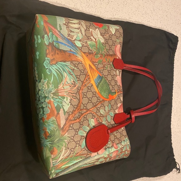 Gucci Handbags - Gucci tote bag
